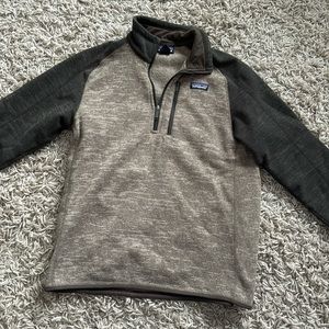 Men’s Pategonia Fleeve Quarter Zip | Size M